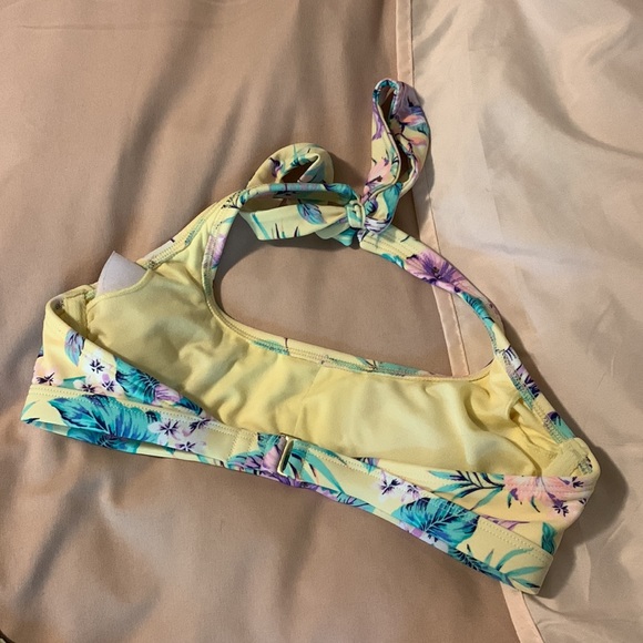 Bikini - Picture 6 of 7